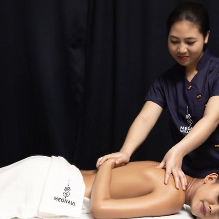 Novotel Chennai Sipcot Ngoại thất bức ảnh Thai massage