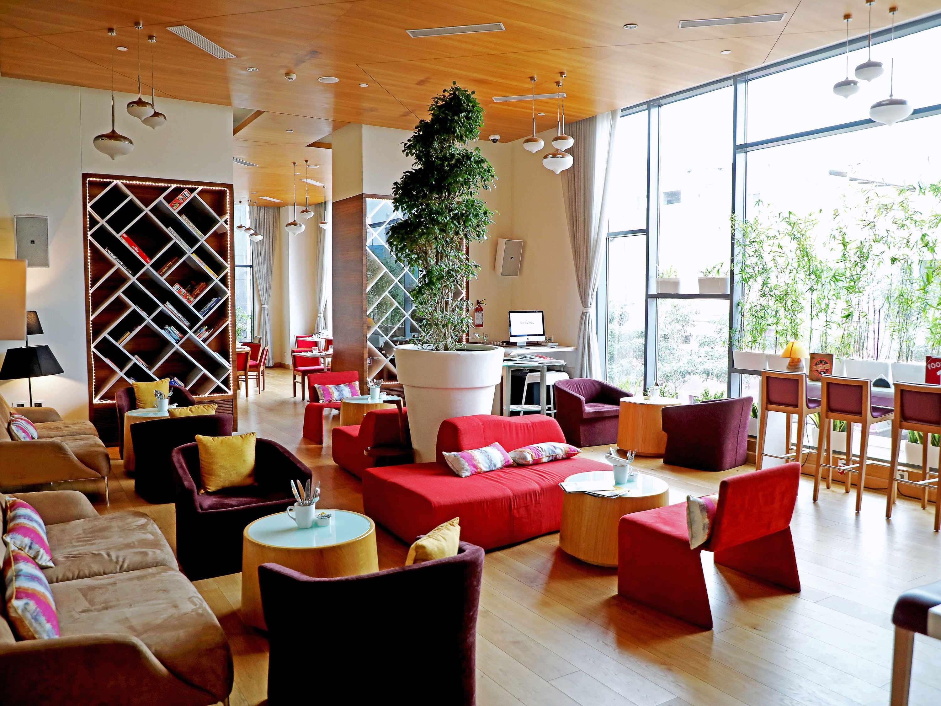 Novotel Chennai Sipcot Ngoại thất bức ảnh The lounge at the airport