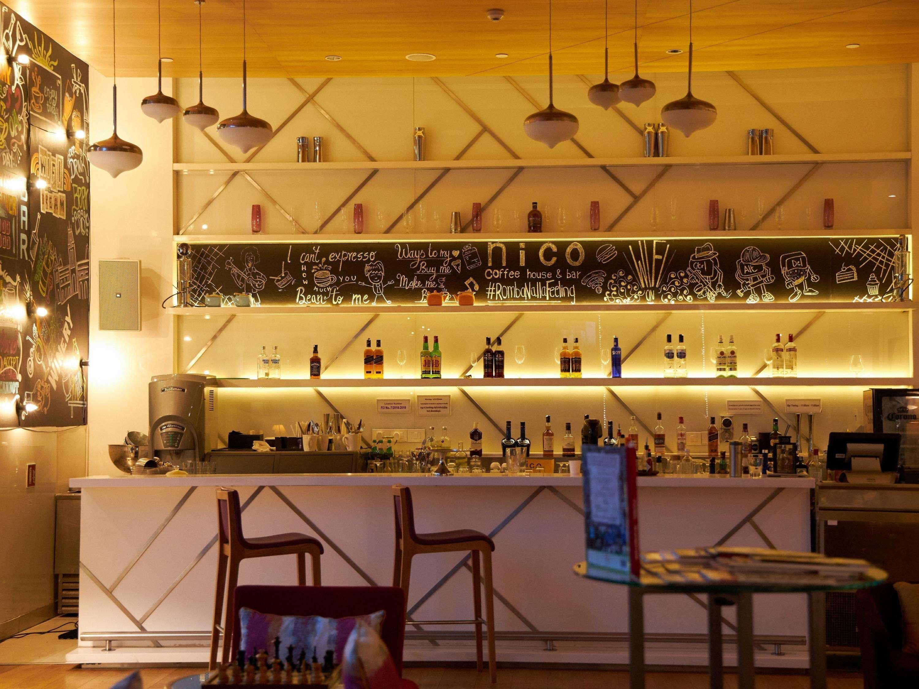 Novotel Chennai Sipcot Ngoại thất bức ảnh The bar at the 1900 restaurant
