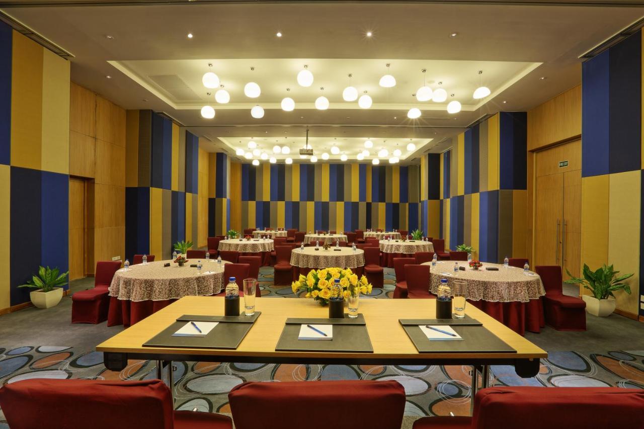 Novotel Chennai Sipcot Ngoại thất bức ảnh Meeting room