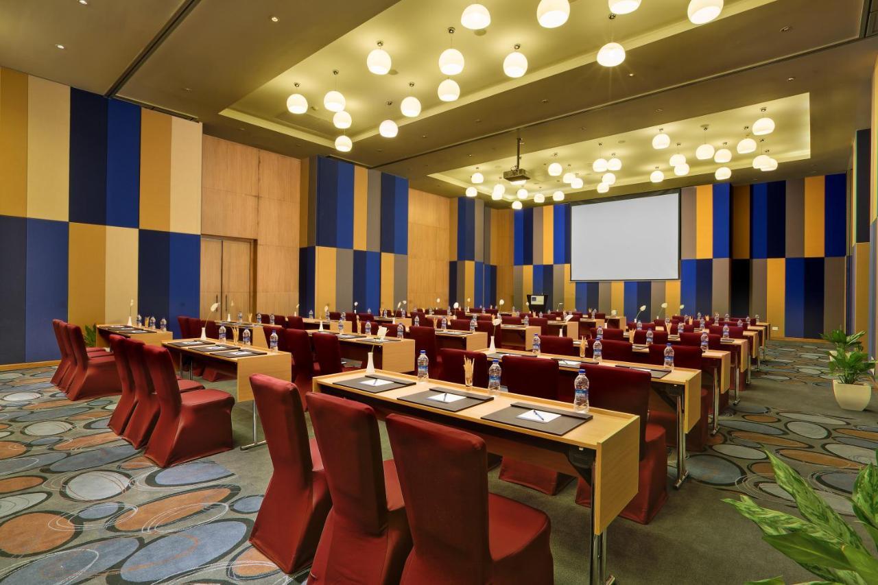 Novotel Chennai Sipcot Ngoại thất bức ảnh Meeting room