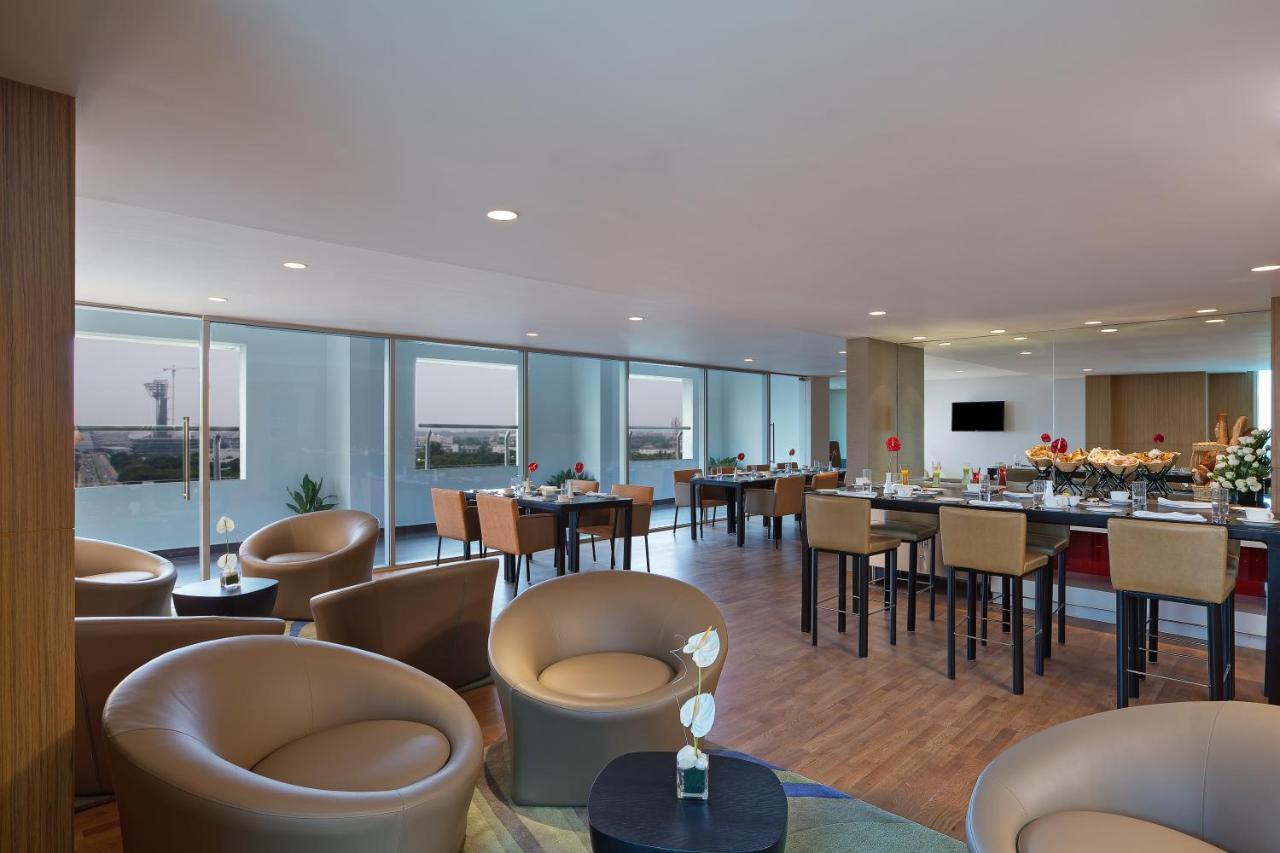 Novotel Chennai Sipcot Ngoại thất bức ảnh The lounge at the airport