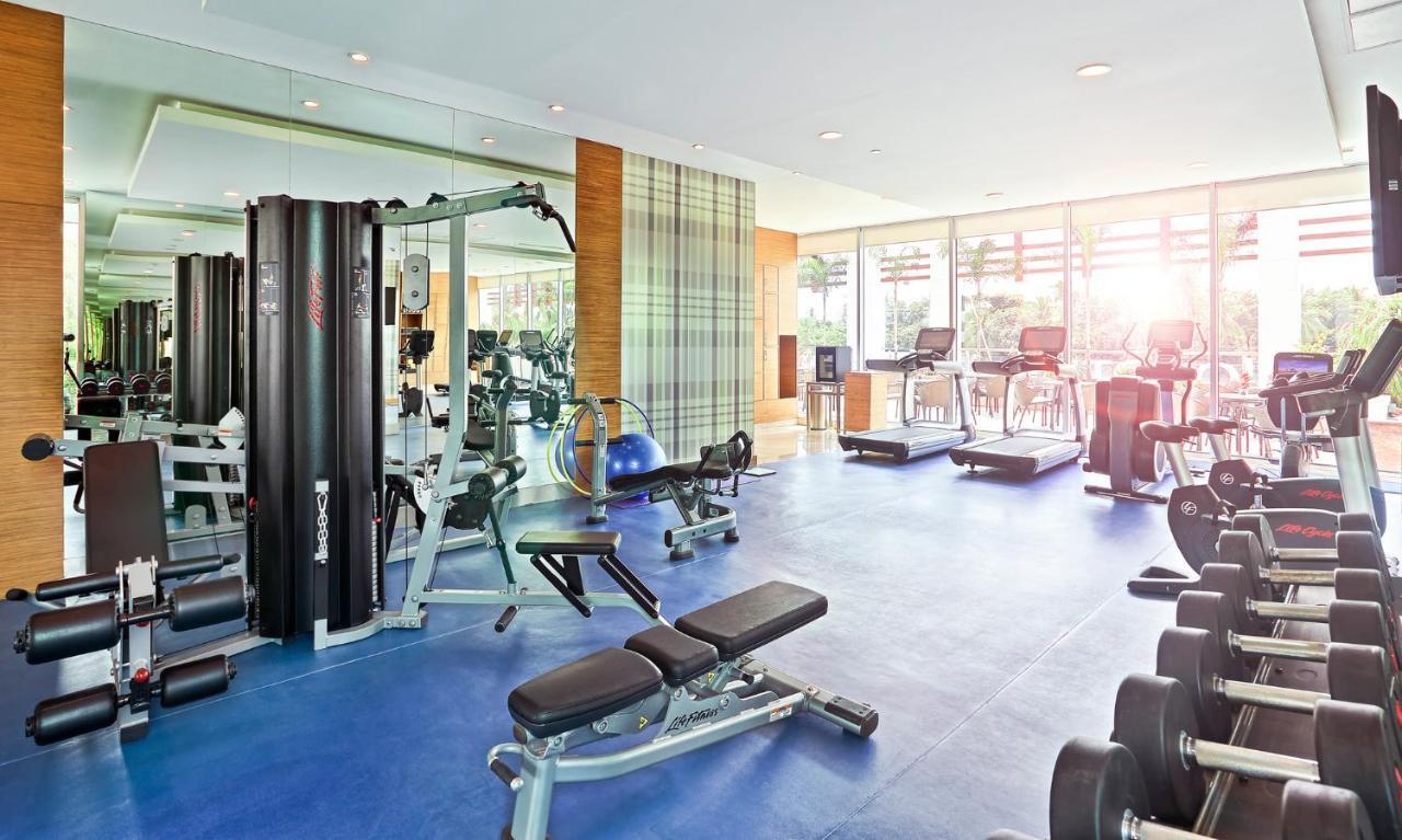 Novotel Chennai Sipcot Ngoại thất bức ảnh The gym at the InterContinental