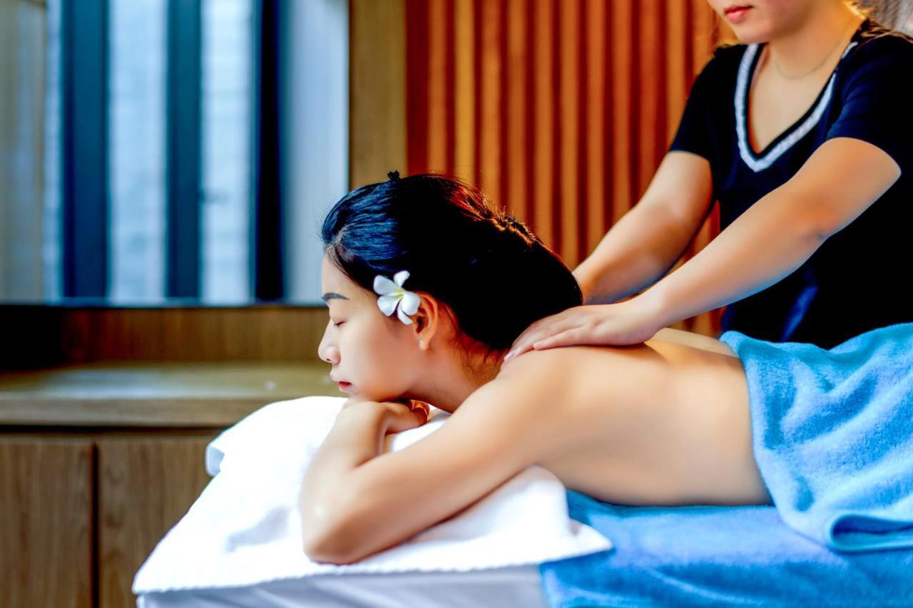 Novotel Chennai Sipcot Ngoại thất bức ảnh Thai massage